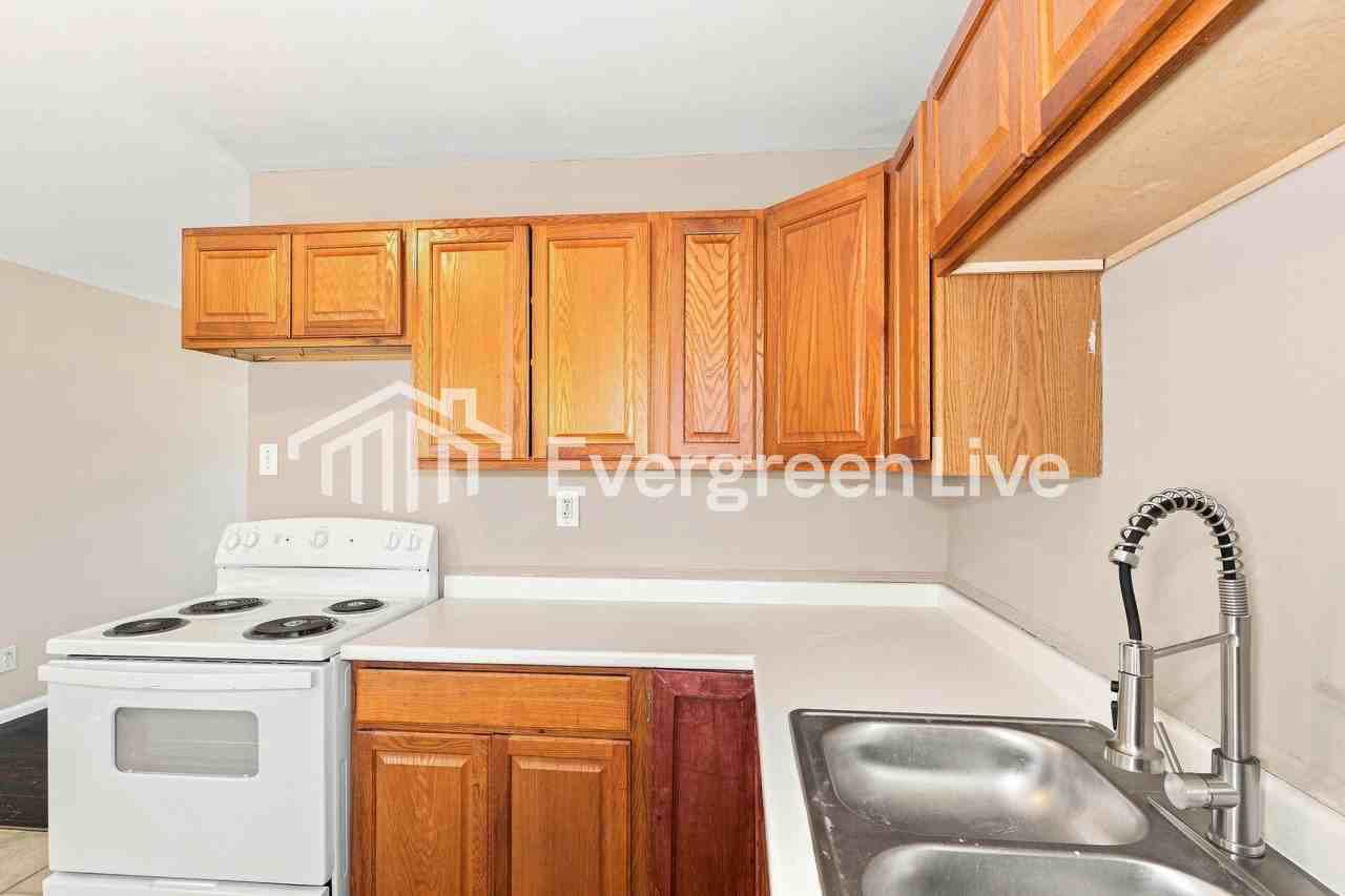 1320 Columbus Dr - Photo 5 of 15
