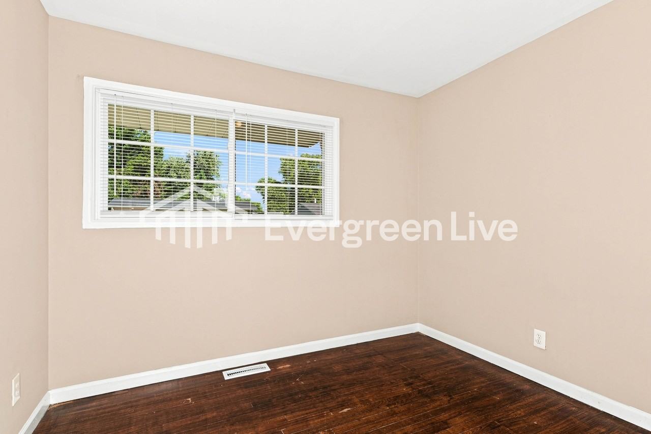 1320 Columbus Dr - Photo 6 of 15