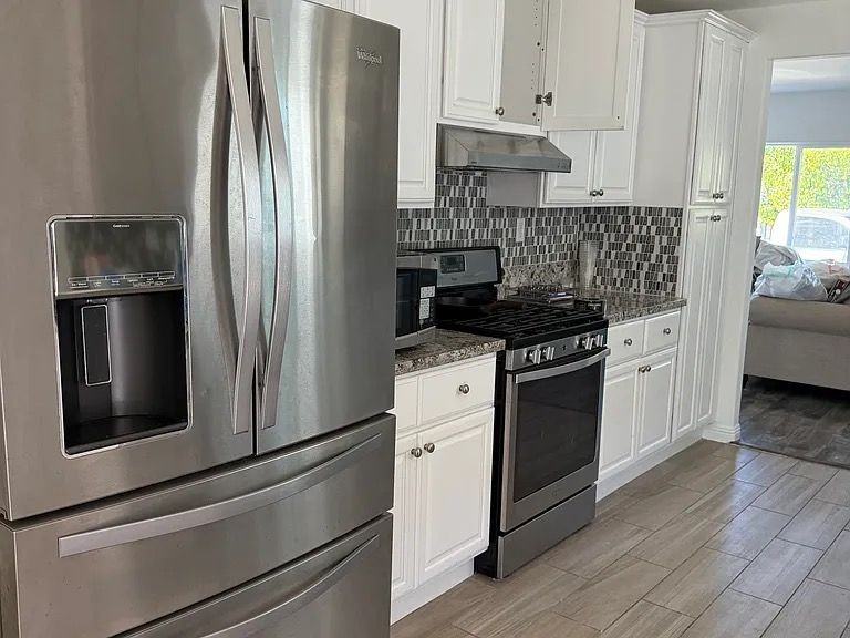 22522 Clarendon St - Photo 4 of 26
