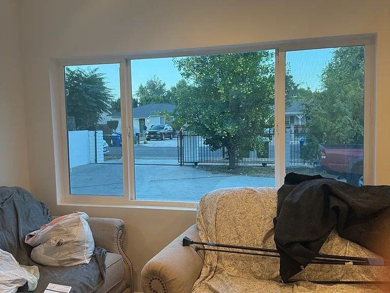 22522 Clarendon St - Photo 5 of 26