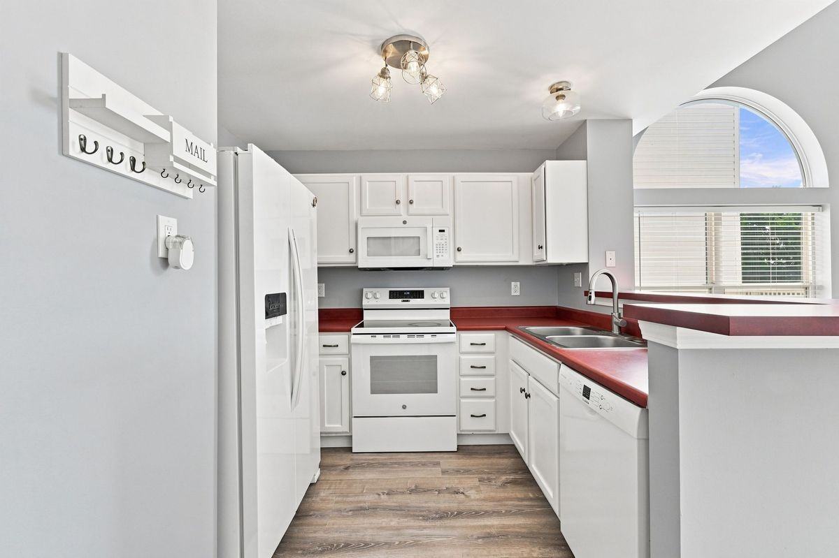 306 Tyndale Dr - Photo 2 of 12
