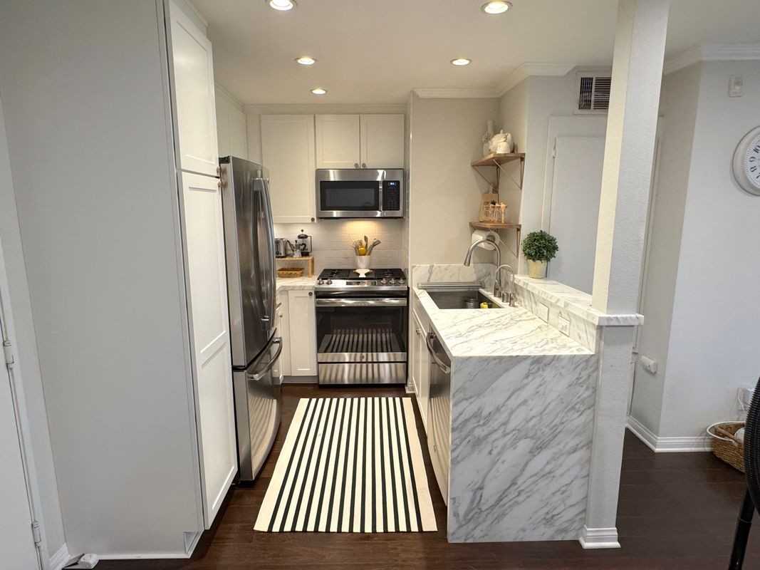 5530 Owensmouth Ave - Photo 4 of 14