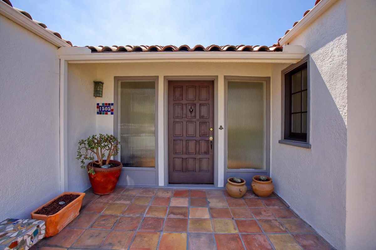 1505 Stanford Dr - Photo 3 of 43