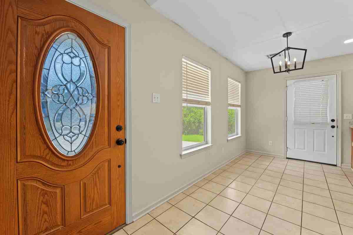 70208 9th St - Photo 6 of 24