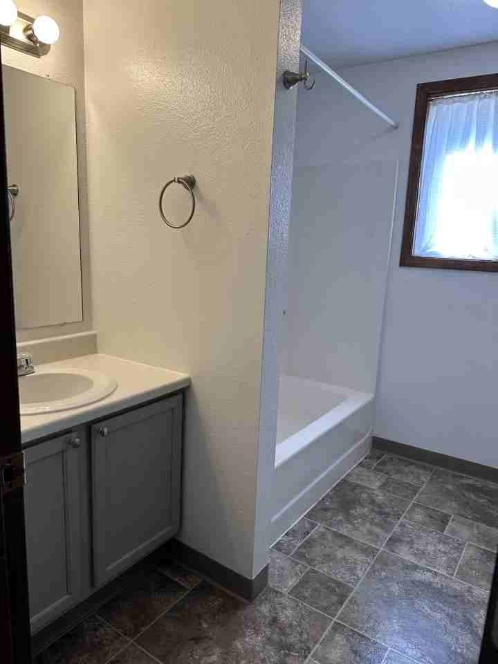326 Westchester Sq N #C - Photo 4 of 7