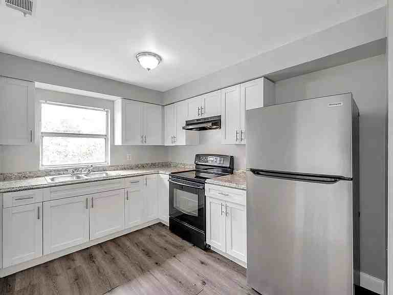 7009 S Mascotte St #C - Photo 5 of 9