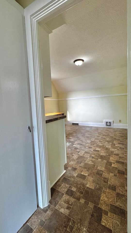 1411 5th St - Photo 3 of 11