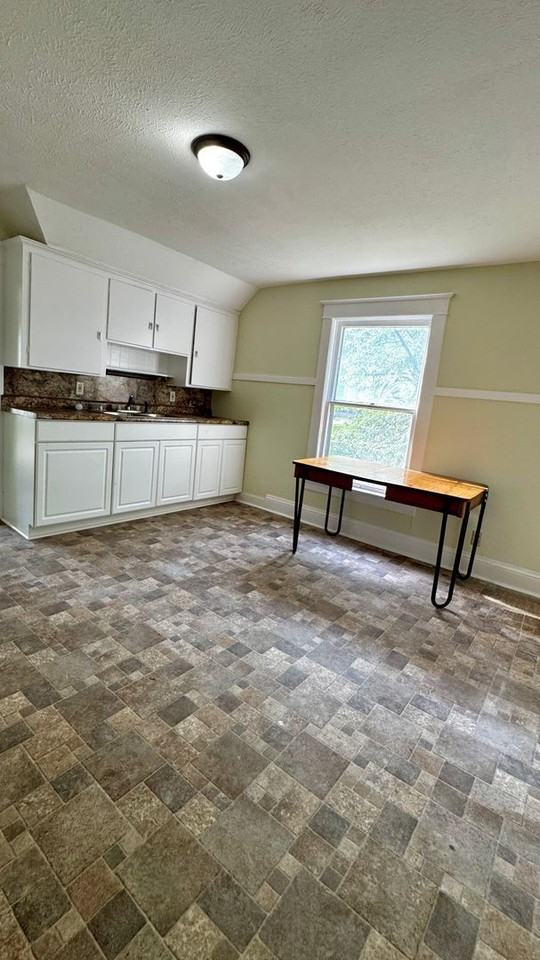 1411 5th St - Photo 4 of 11