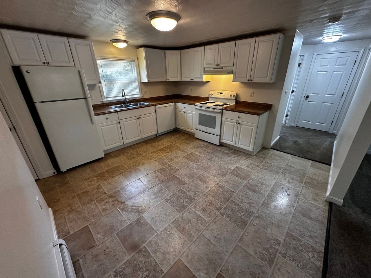 32 Concord Rd #6 - Photo 4 of 26