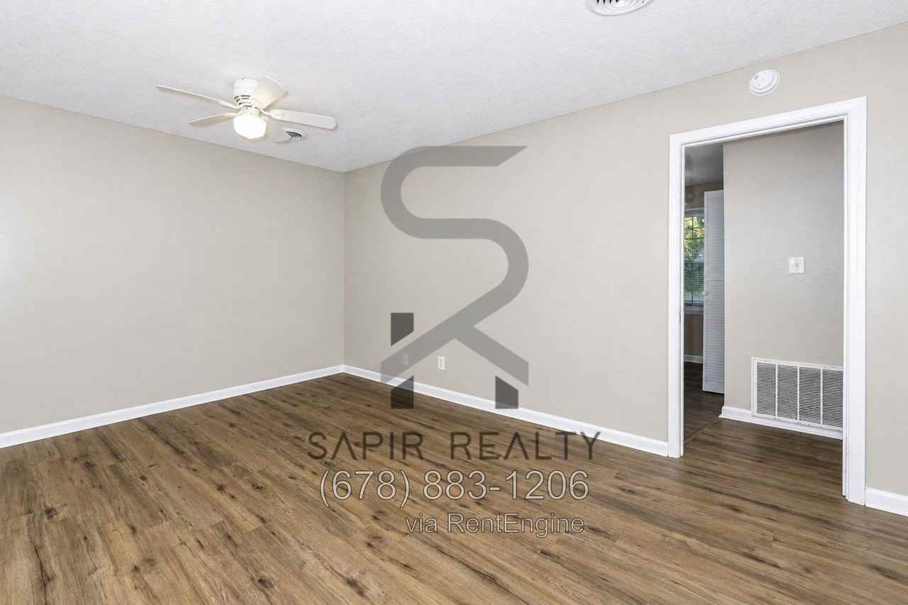 4716 Oak St - Photo 3 of 20