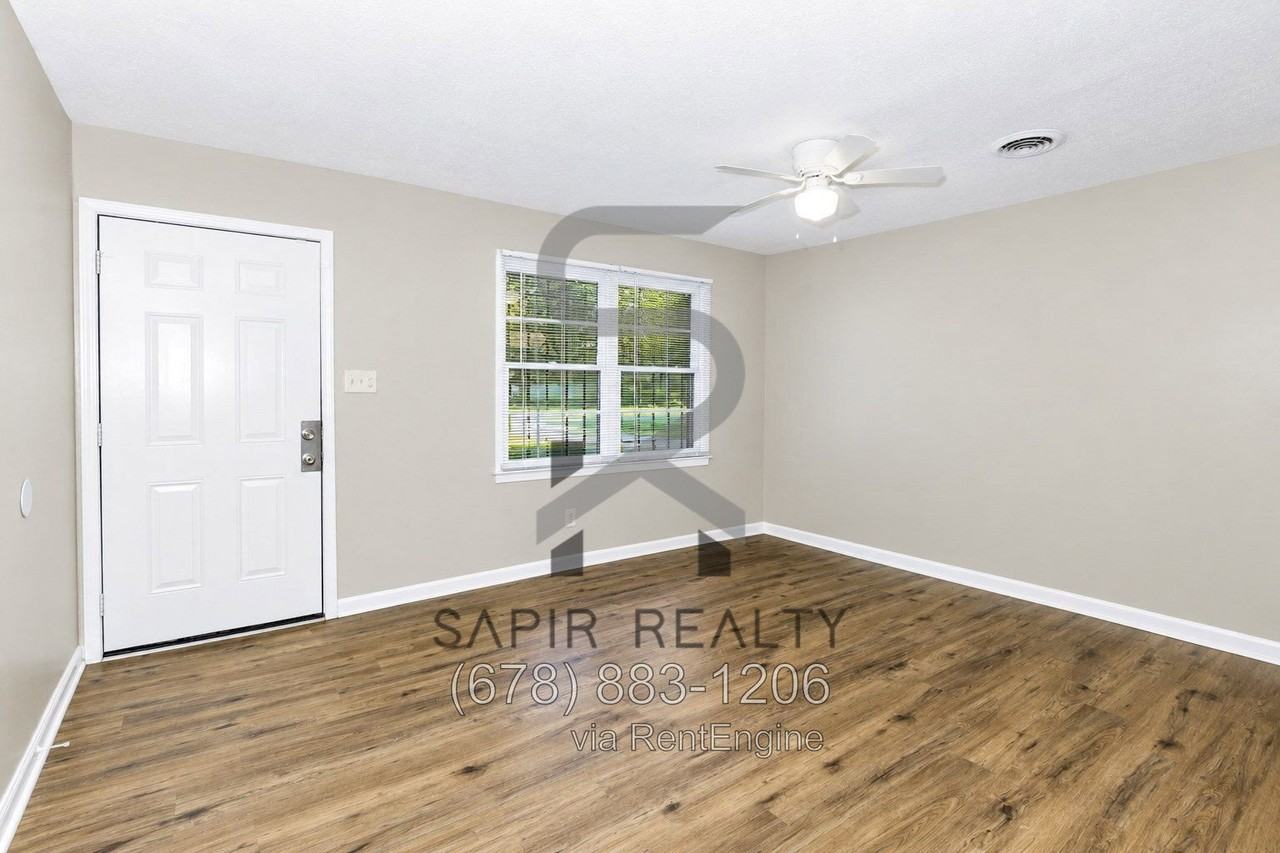 4716 Oak St - Photo 4 of 20