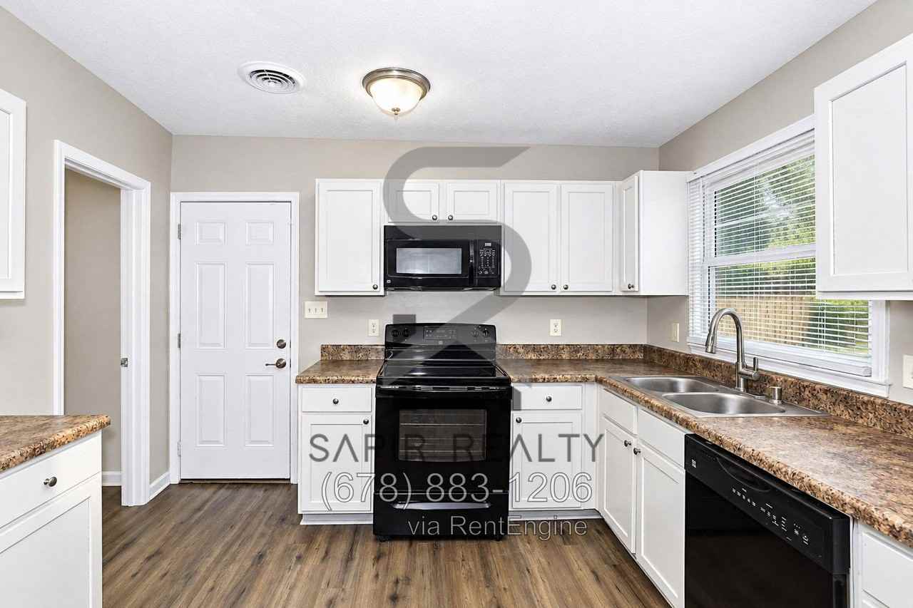 4716 Oak St - Photo 7 of 20
