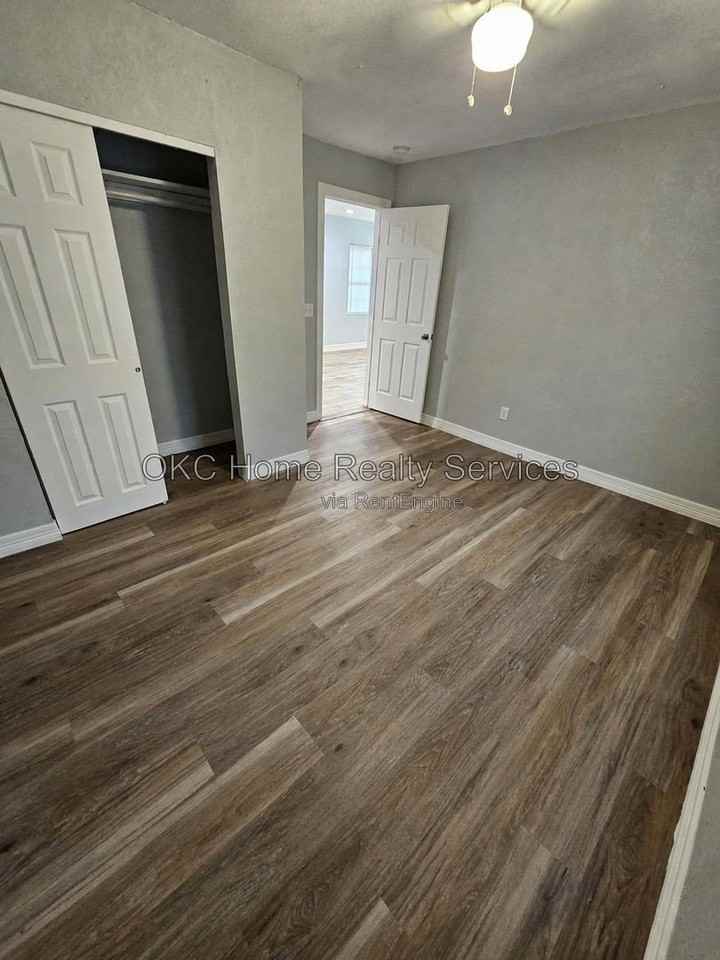 2236 Nw 11th St - Photo 3 of 7