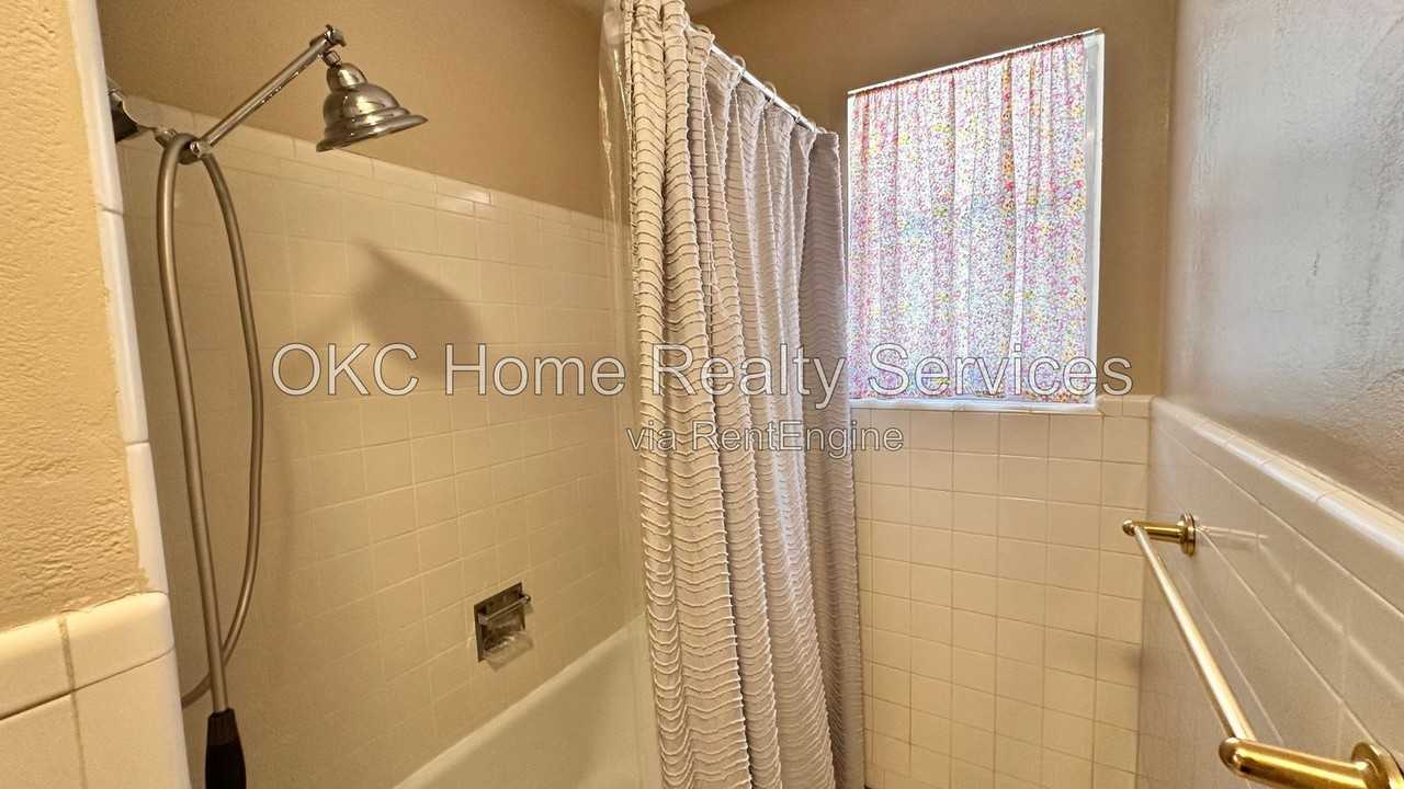 6316 N Drexel Blvd - Photo 7 of 35