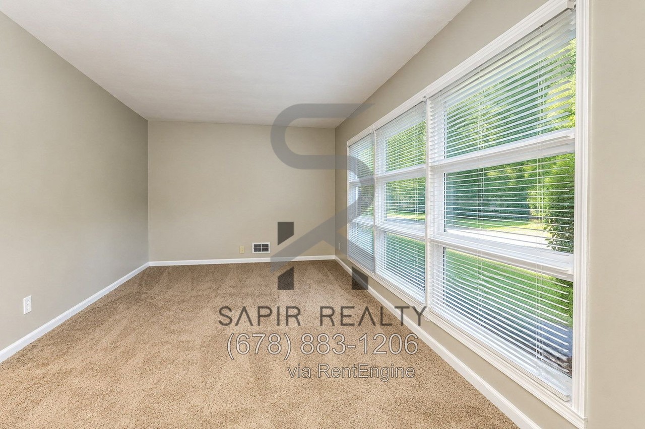500 Hamilton E Holmes Dr Nw - Photo 2 of 18