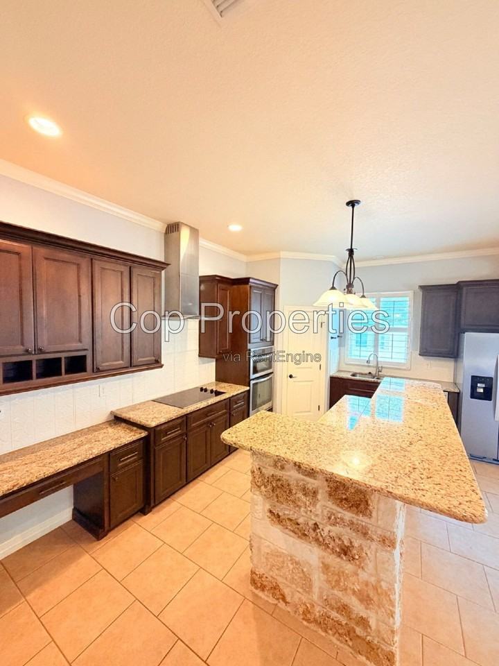 5923 Whitby Rd #102 - Photo 5 of 41