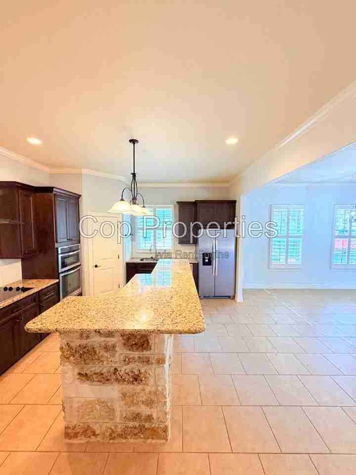 5923 Whitby Rd #102 - Photo 6 of 41