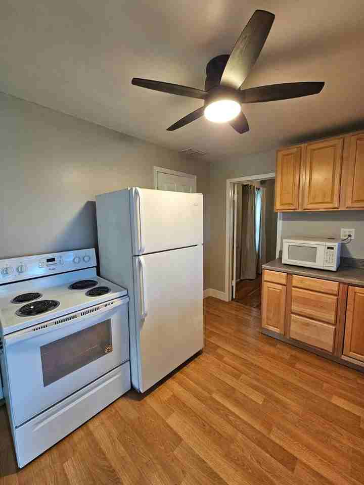 47211 Betty St - Photo 6 of 22