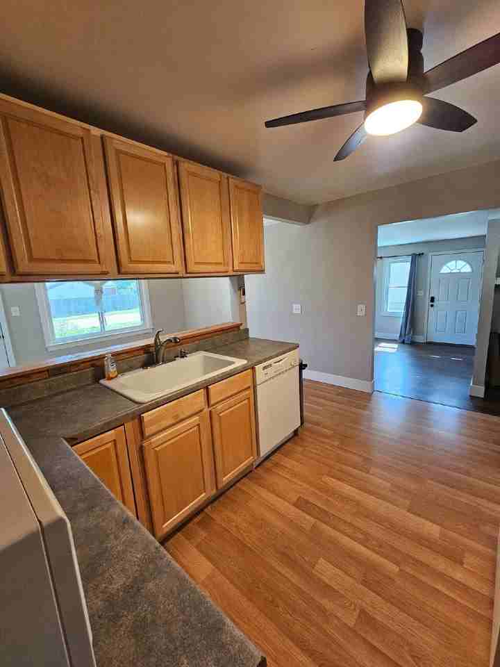 47211 Betty St - Photo 7 of 22