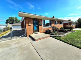 featured image of 15625 Chestnut St
