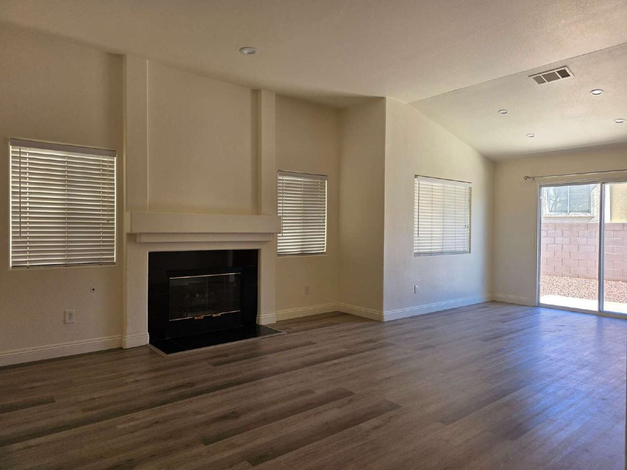8712 Cypresswood Ave - Photo 6 of 23