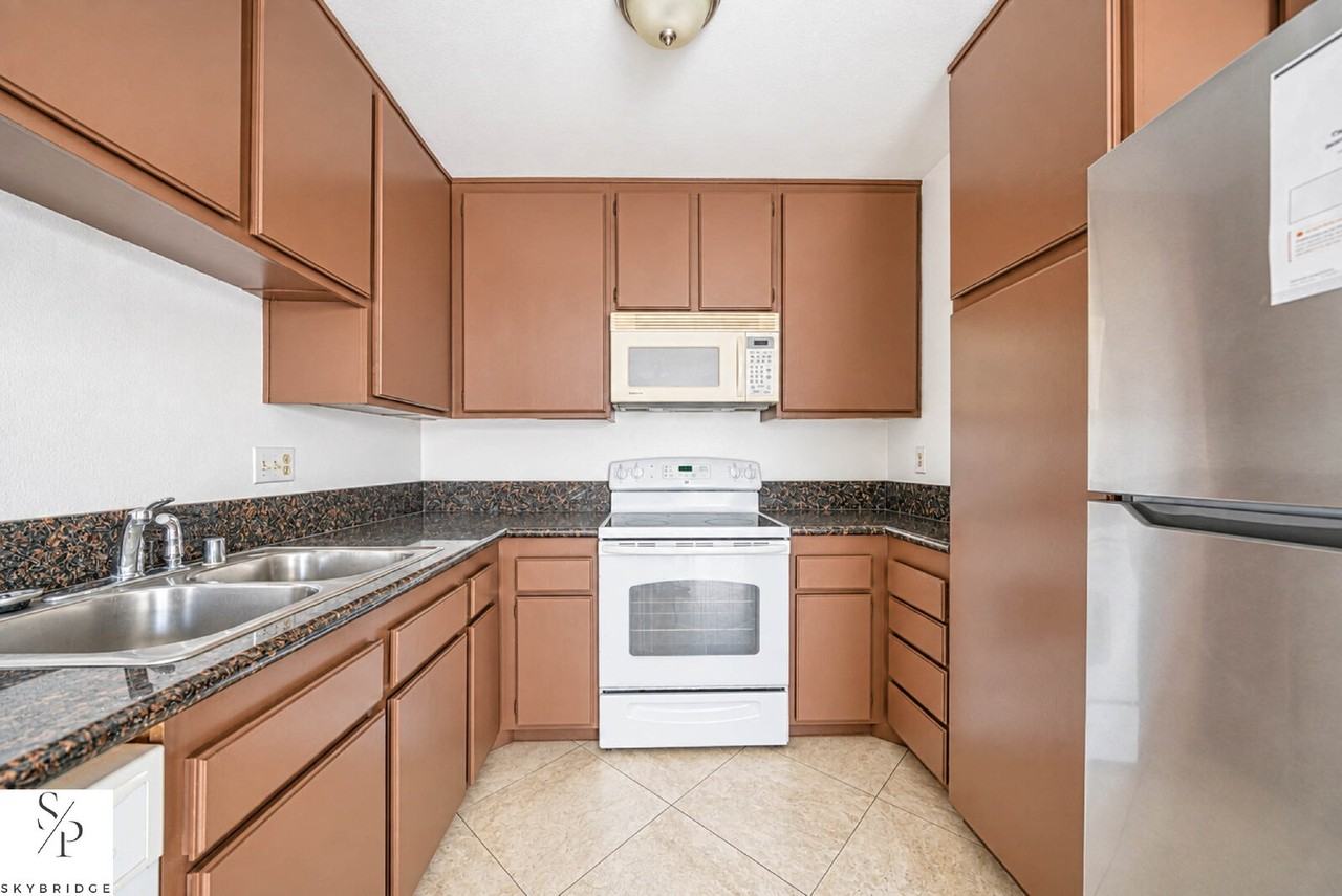 1017 Quiet Creek Ln - Photo 6 of 23