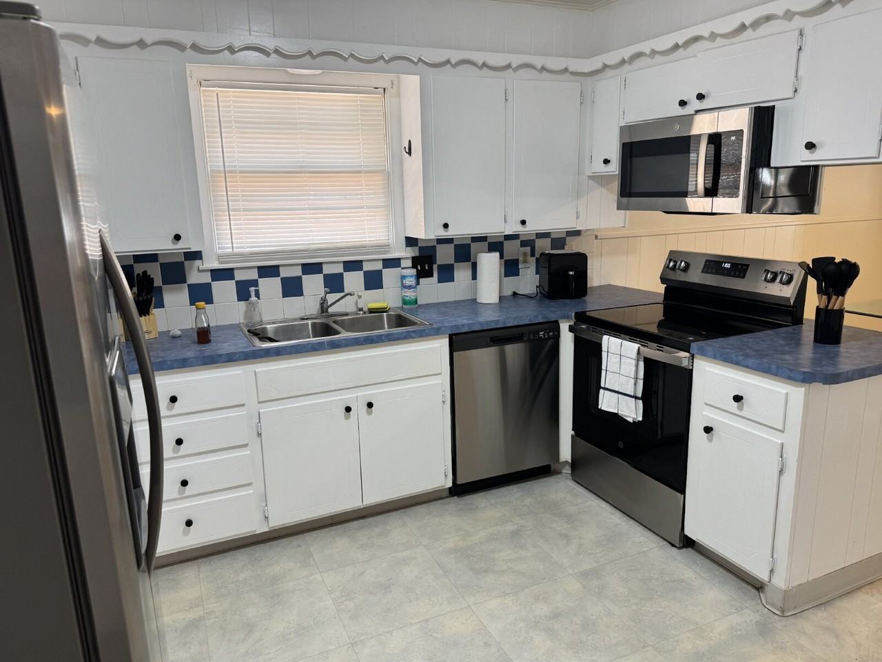 4604 27th St - Photo 4 of 17