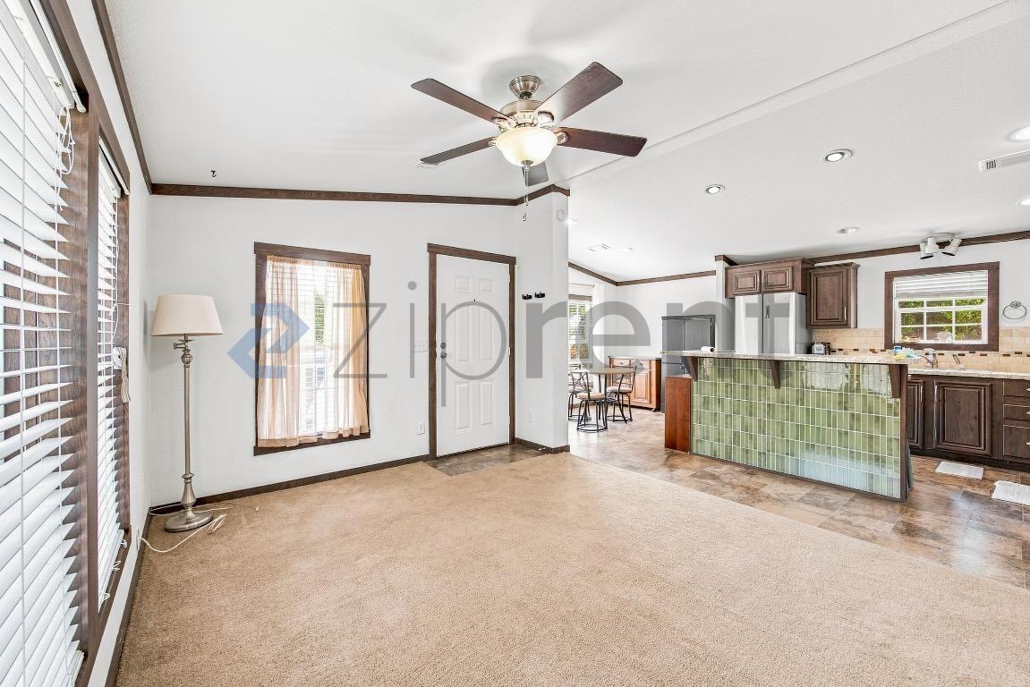 745 Derrick Dr - Photo 4 of 20