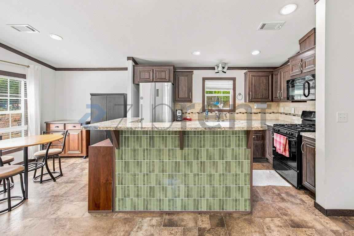 745 Derrick Dr - Photo 5 of 20