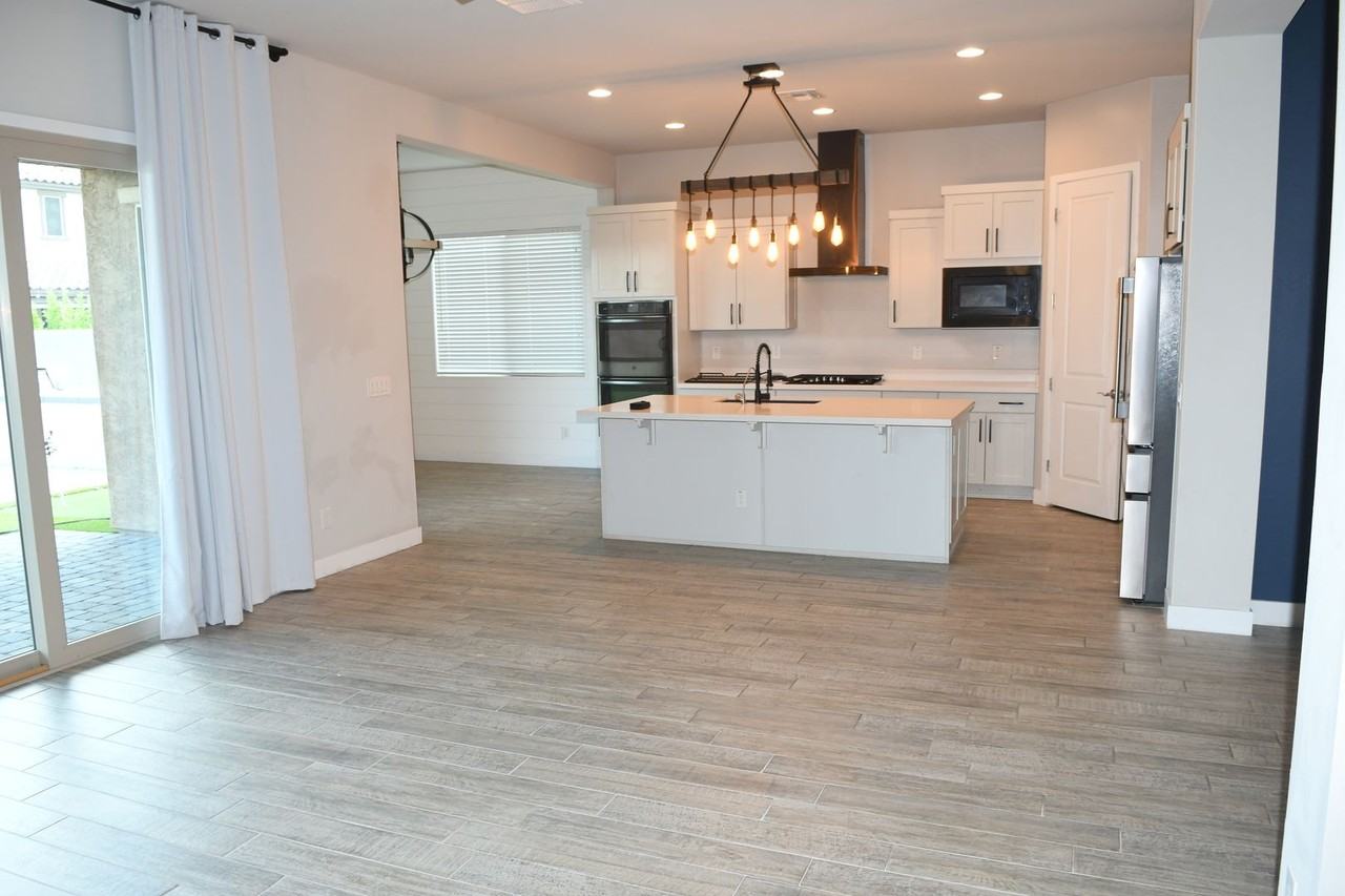 7031 N 85th Ln - Photo 6 of 23