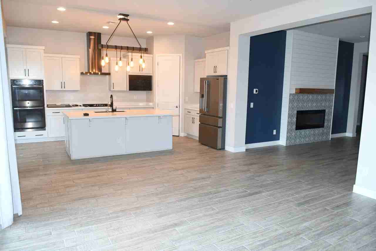 7031 N 85th Ln - Photo 7 of 23