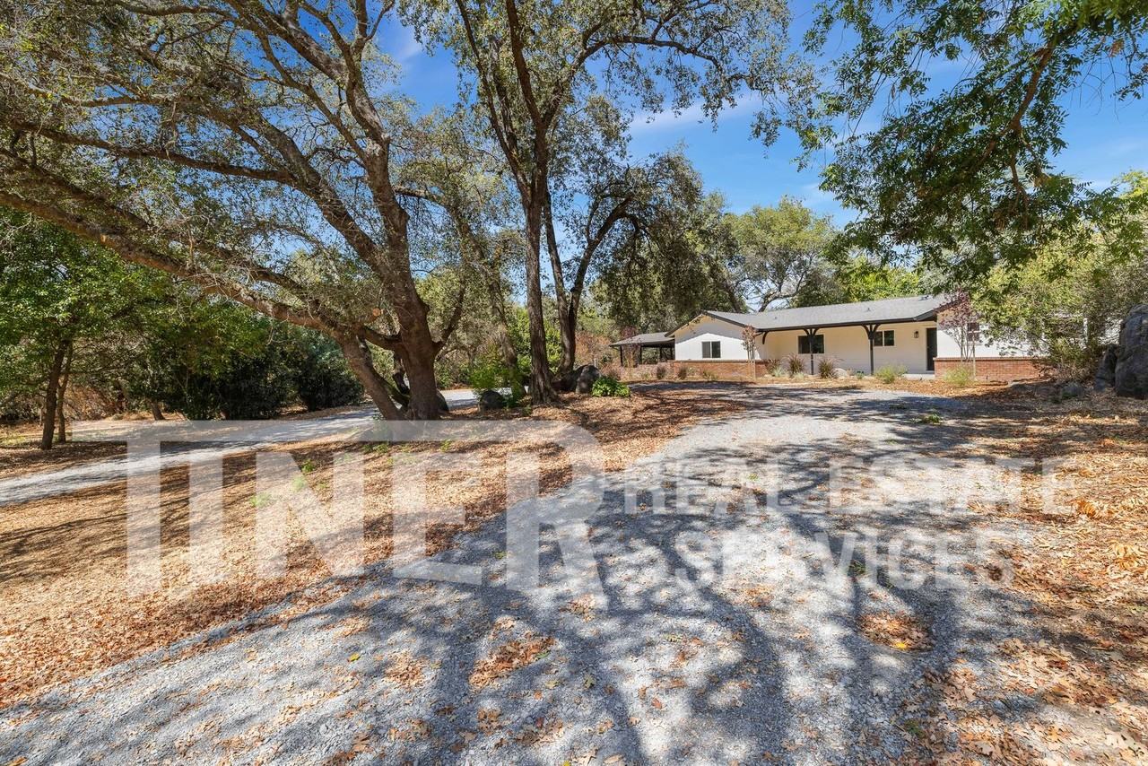 8683 King Rd - Photo 3 of 28