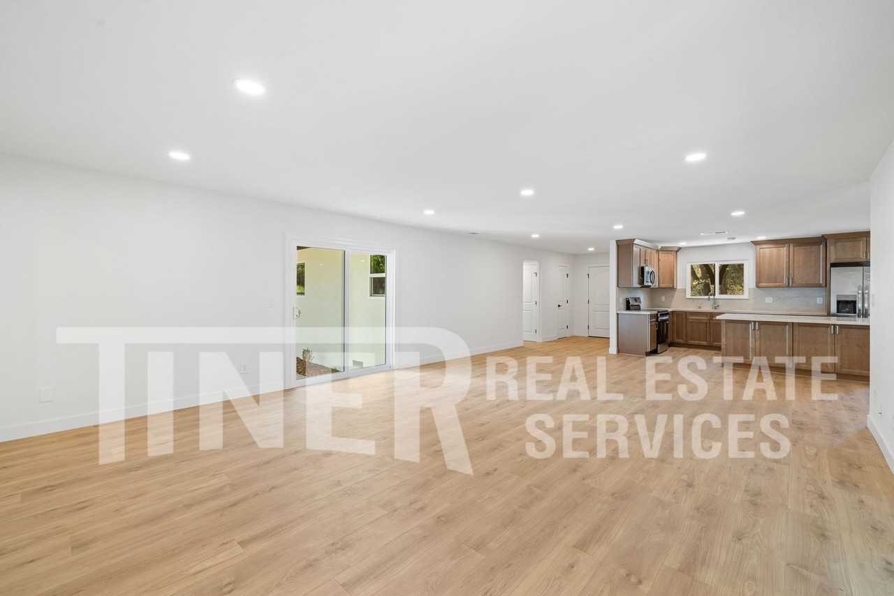 8683 King Rd - Photo 7 of 28