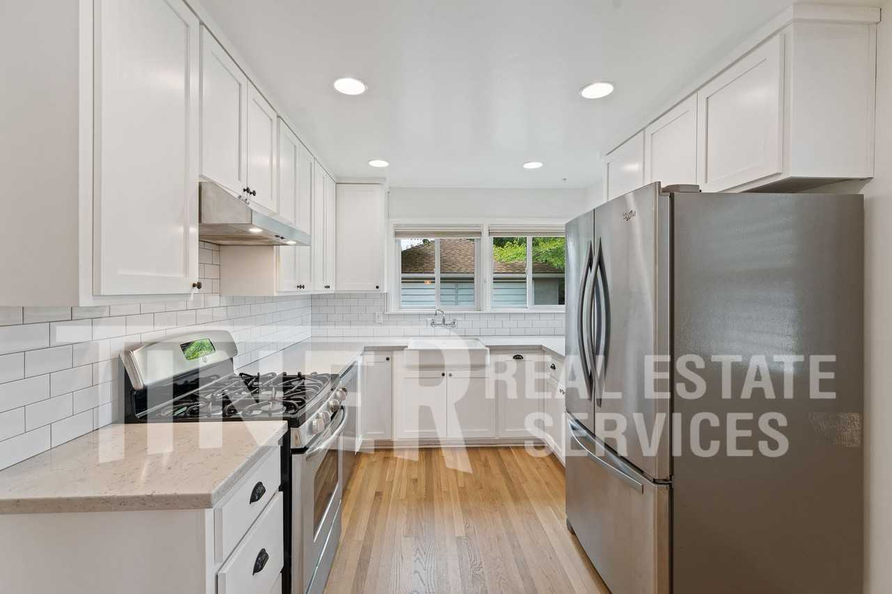 3726 58th St - Photo 4 of 27