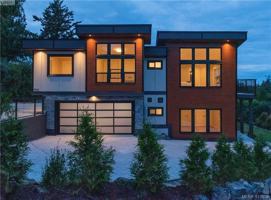 featured image of 4961 Thunderbird Place