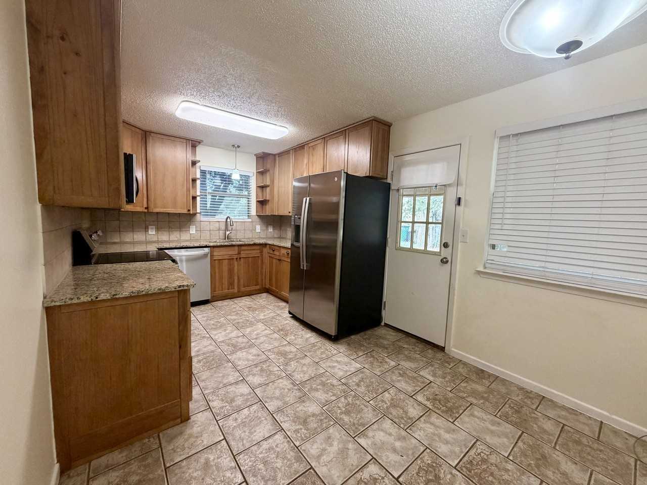 716 Rosewood Ave #NA - Photo 2 of 8