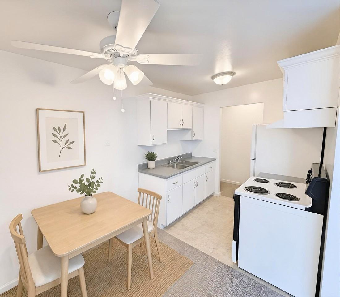 104 W Pulteney St #301 - Photo 2 of 9