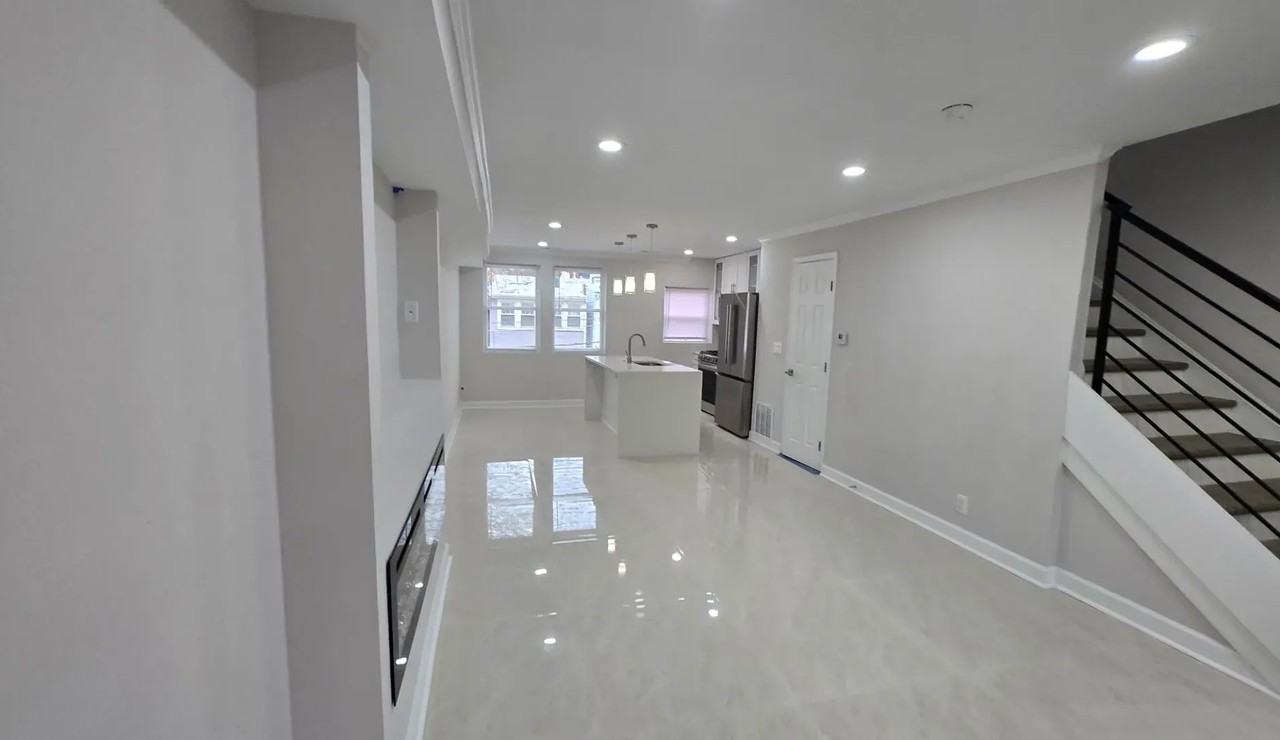 1742 Lyman Pl Ne - Photo 2 of 15