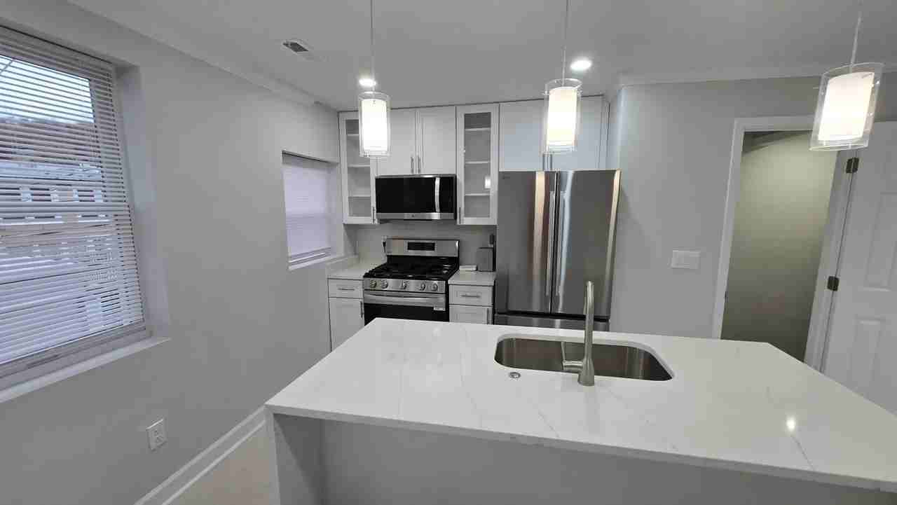 1742 Lyman Pl Ne - Photo 6 of 15