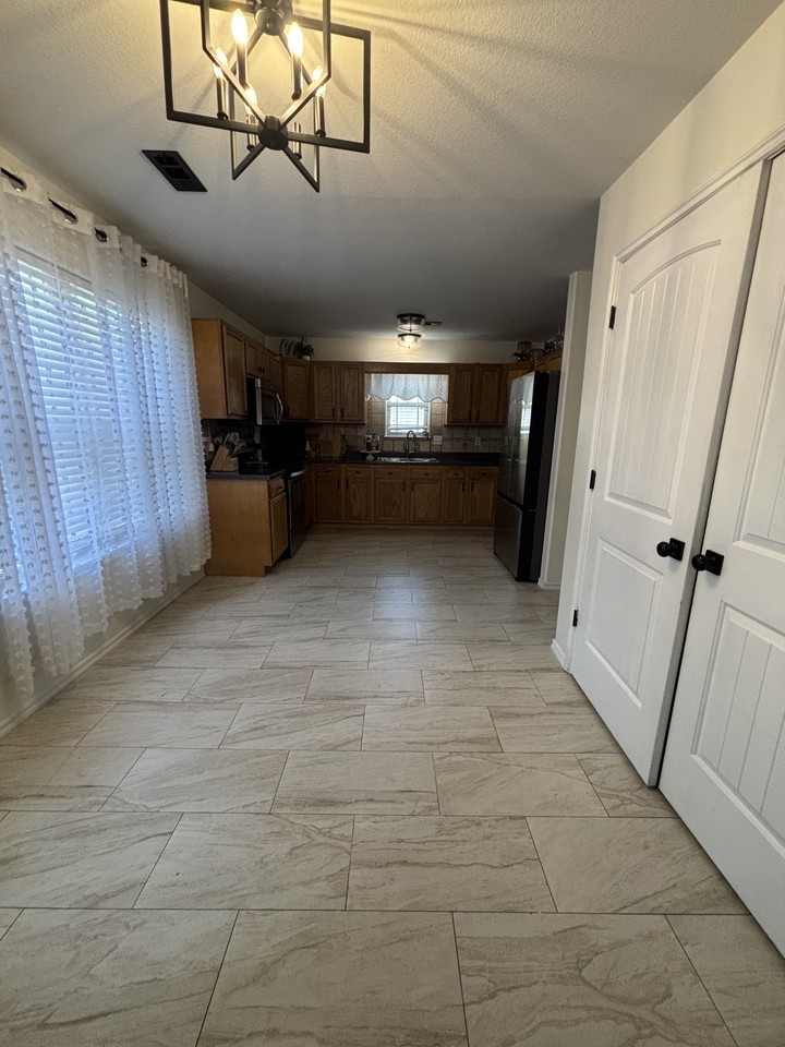 605 E Sandalwood St #NA - Photo 2 of 11
