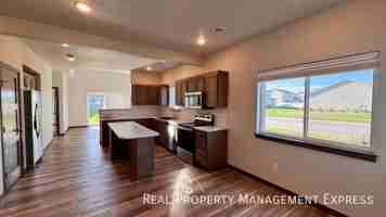 featured image of 5501 S Huntwood Ave