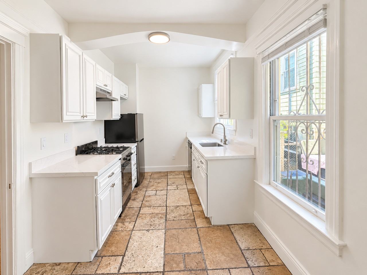 1616 Golden Gate Ave #1 - Photo 4 of 16