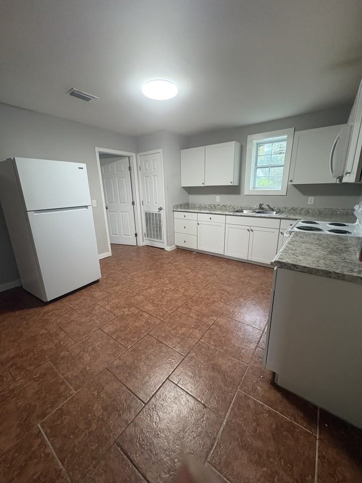 1501 G St #100 - Photo 2 of 9