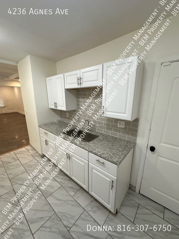 4236 Agnes Ave - Photo 5 of 19