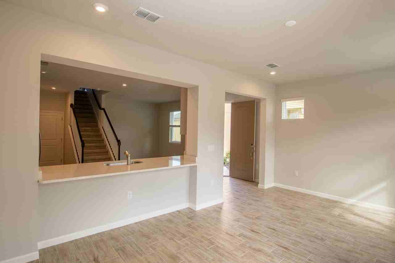 11560 Rolling Green Dr - Photo 3 of 31