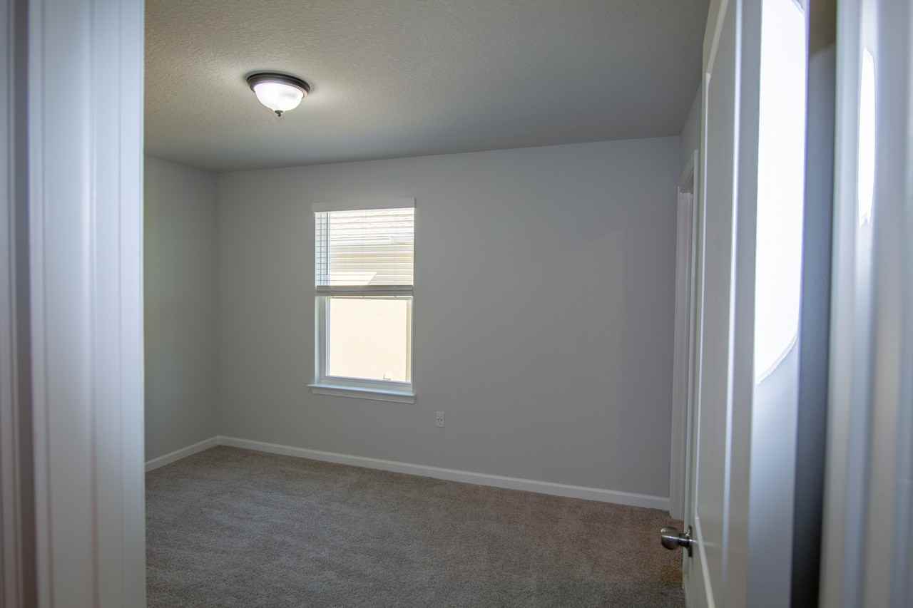 11560 Rolling Green Dr - Photo 5 of 31