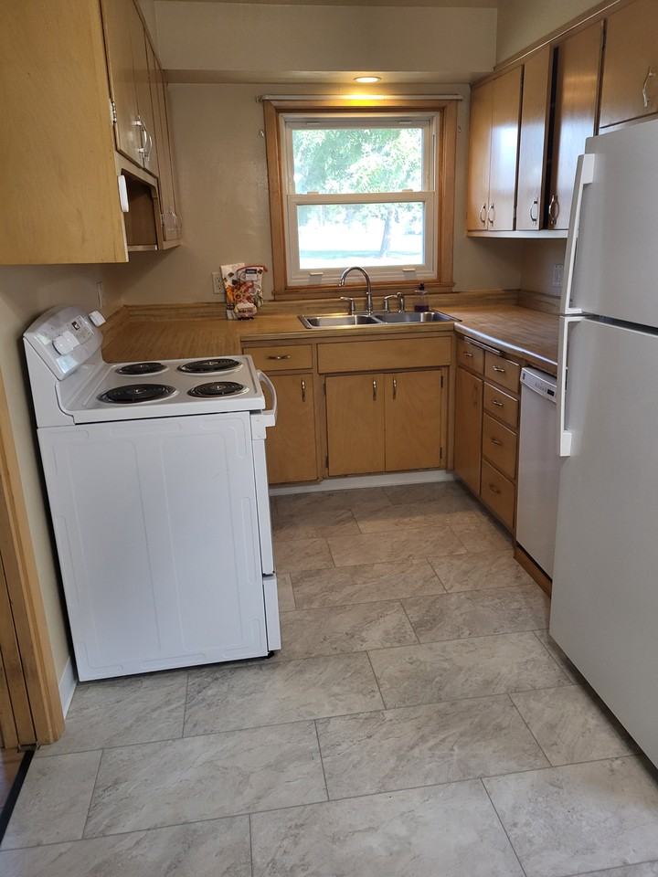 1411 S Duluth Ave #1411 - Photo 7 of 19