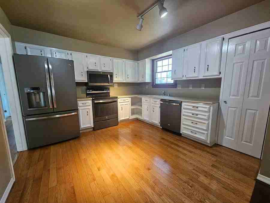 3026 Round Hill Ct - Photo 2 of 25