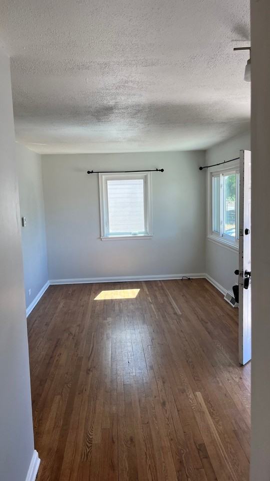 1082 Hooker St - Photo 2 of 10