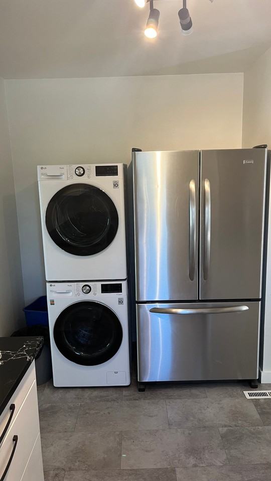 1082 Hooker St - Photo 7 of 10